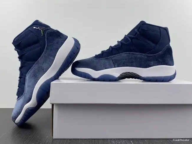 AR0715-441 Midnight WMNS Jordan 11 Navy Air Velvet 0525